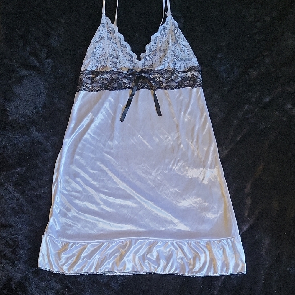 Elegant Lace Trim Satin Chemise - White